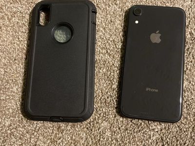 unlocked Iphone Xr, w/case