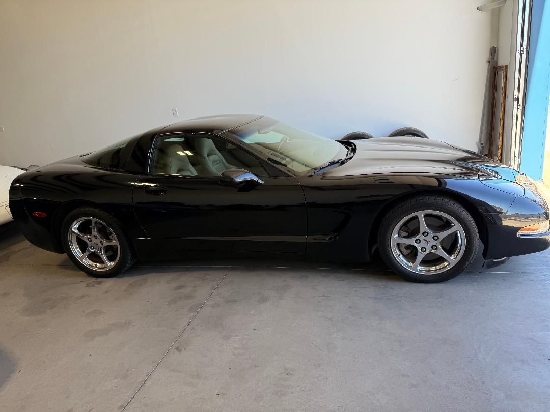 2004 CHEVROLET CORVETTE Base
