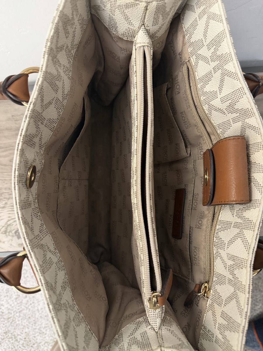 Main image 6