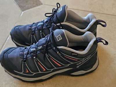 Salomon Trail Shoes Size 9.5
