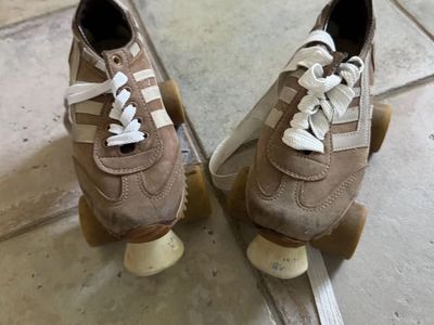 Vintage Brown Suede Low-Top Quad Roller Skates (women US 6)