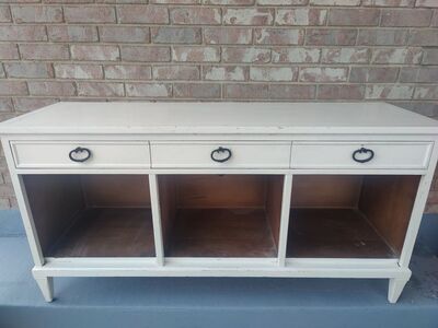 Entertainment Console/ Sideboard Buffet