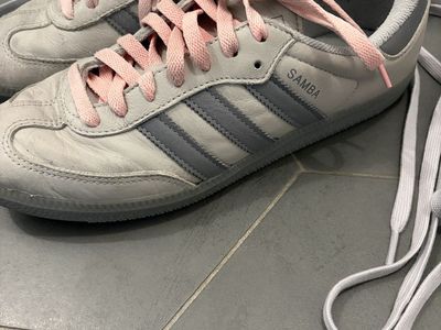 Men’s Sambas Size 7
