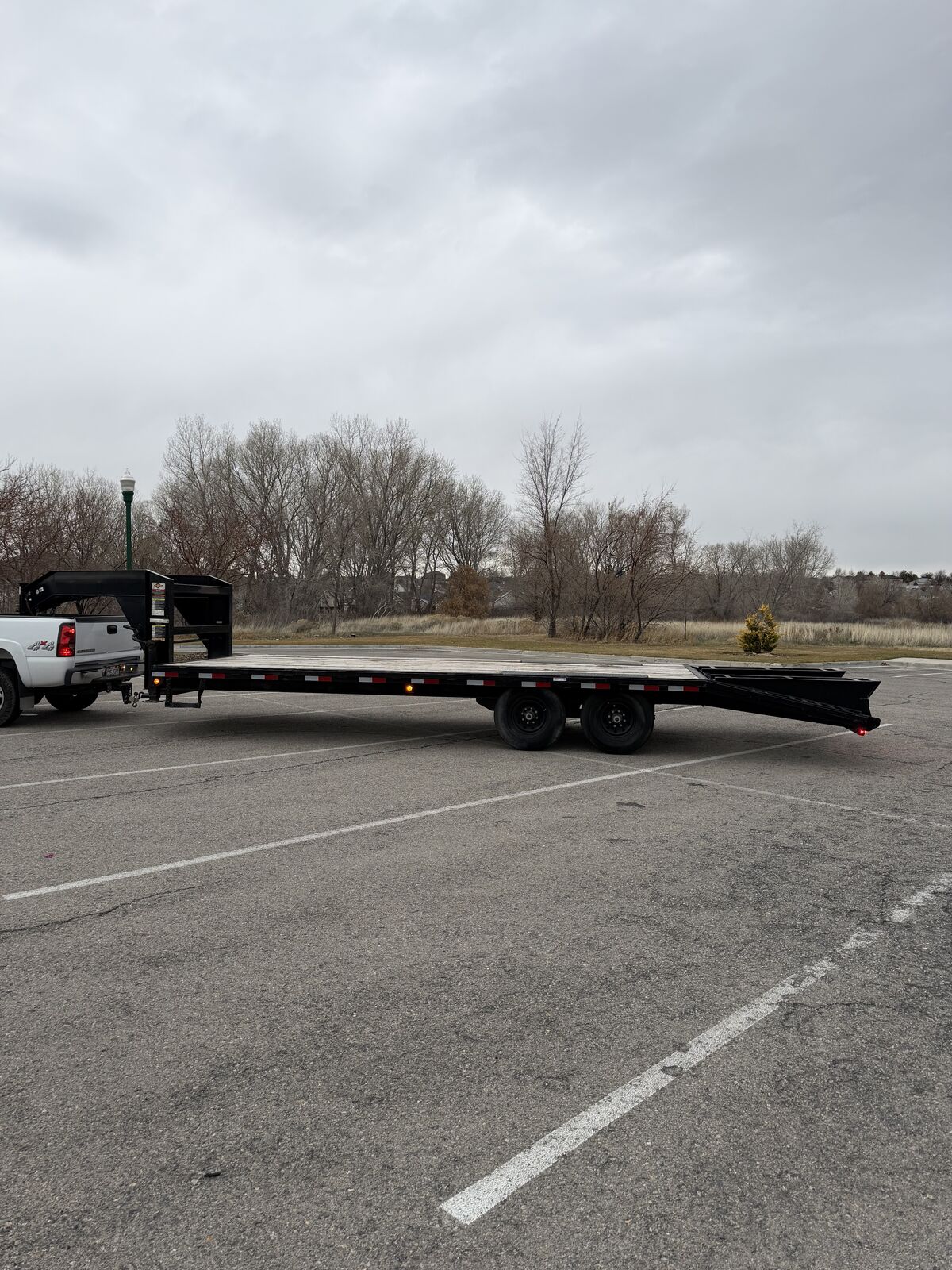 25 FOOT GOOSENECK TRAILER