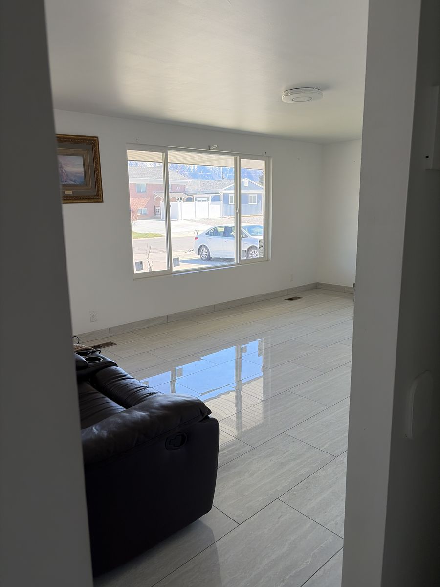 $750.00Beatiful Large Toom 6954 South State