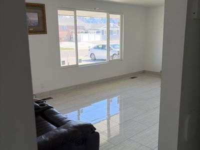 $750.00Beatiful Large Toom 6954 South State