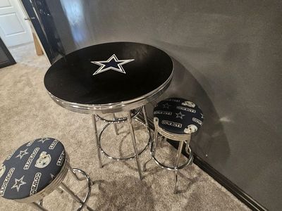 Dallas Cowboys Pub Table & 4 Bar Stools Set – Great Condition – $225 OBO