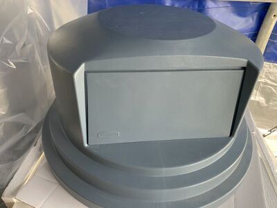 Rubber Maid 44/55 Gallon Garbage Can Lid