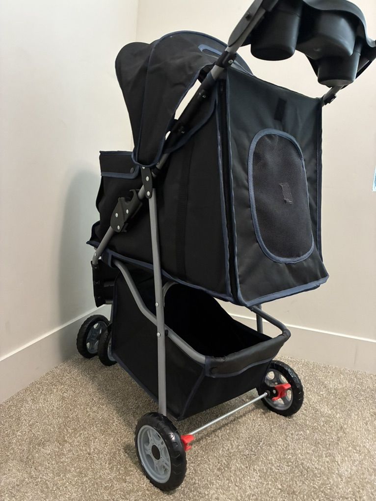 PET STROLLER BRAND NEW !