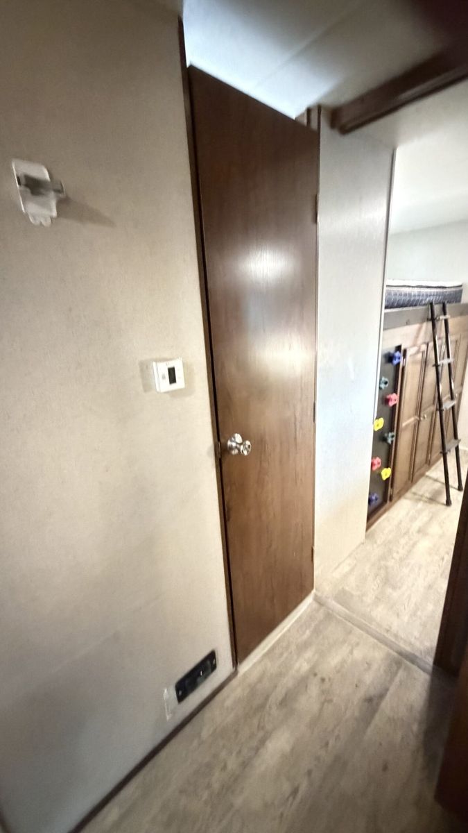 Main image 19