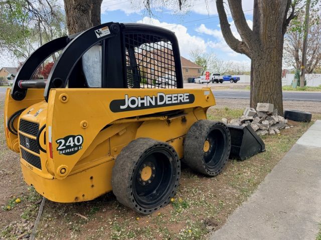 JHON DEERE SKID STEER