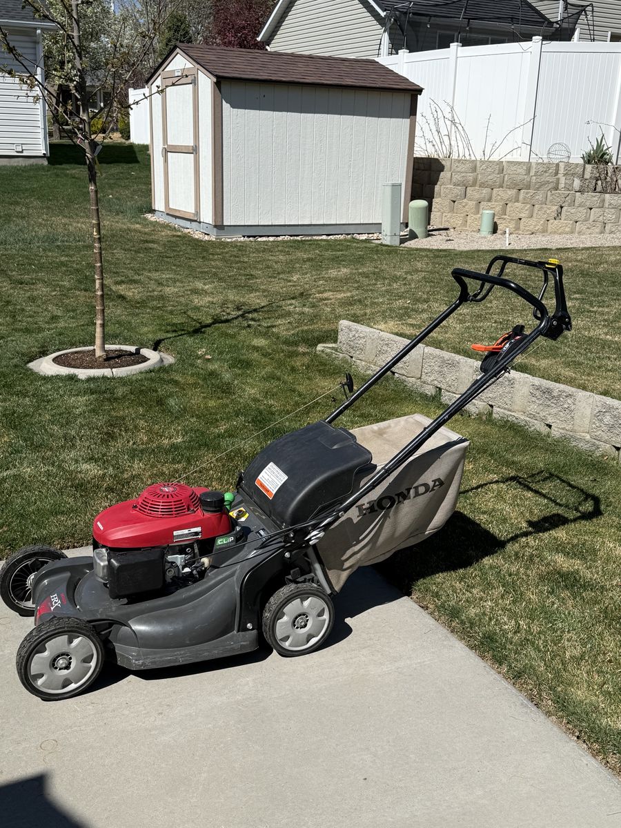 Honda HRX 217 Versamow Lawn Mower