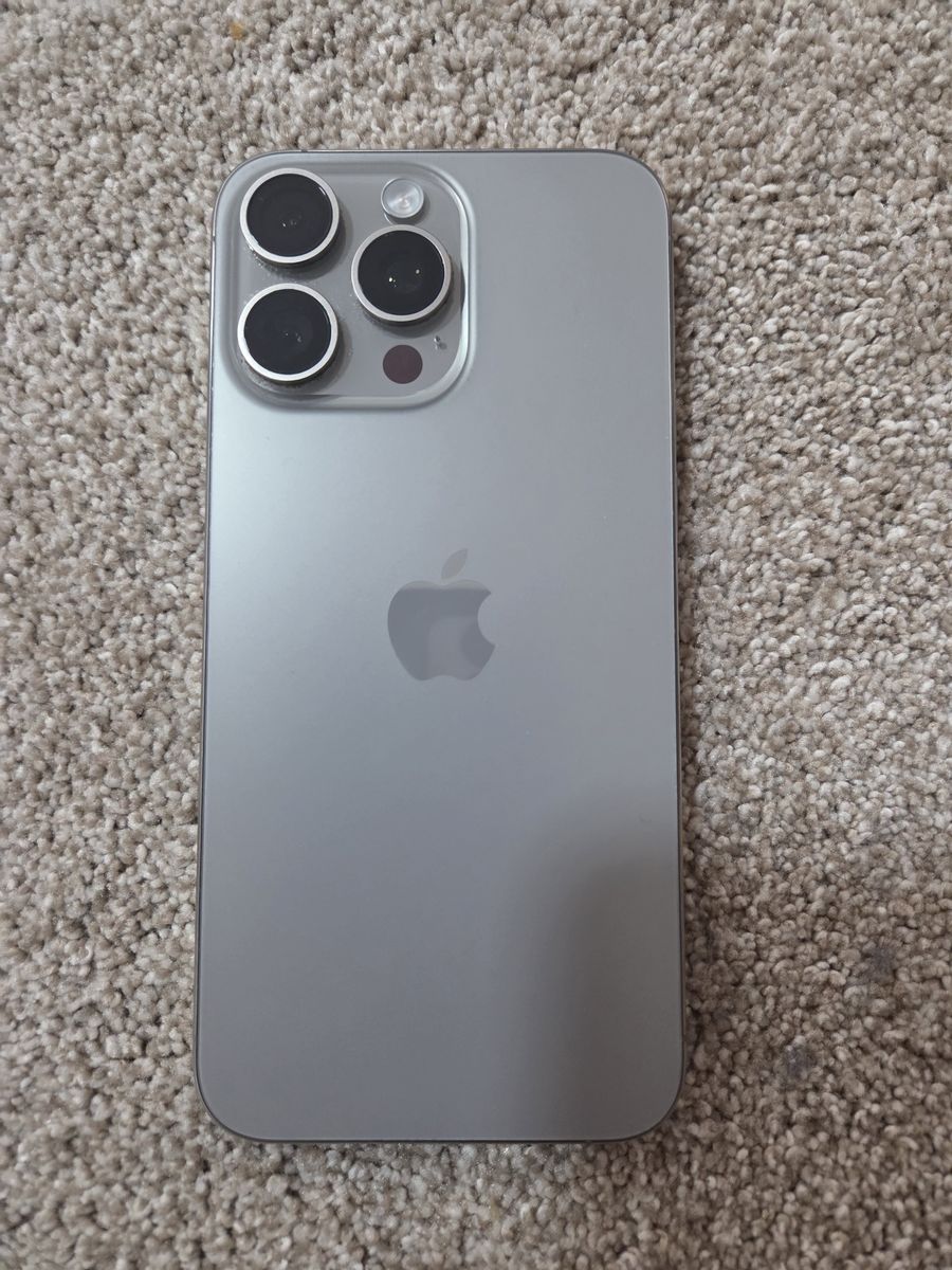 Unlocked iPhone 15 Pro Max 256gb