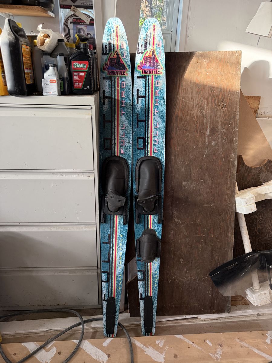 Water skis