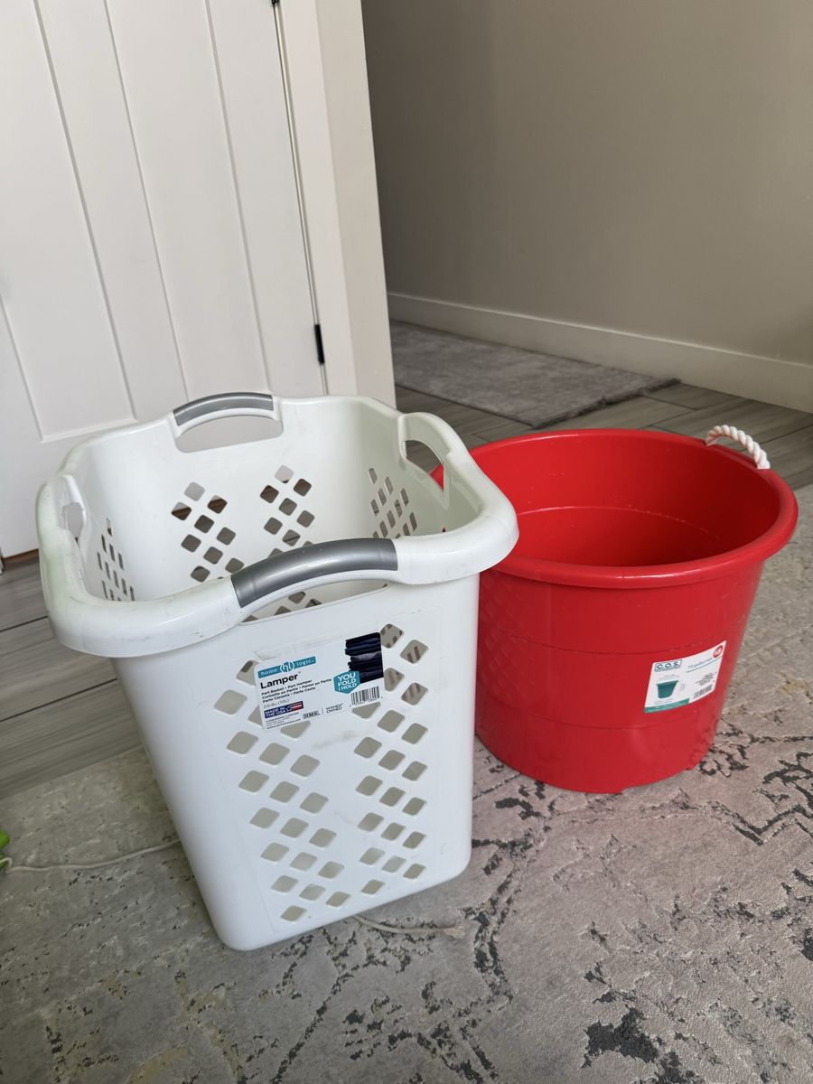 plastic laundry basket and 10 gallon tub
