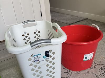 plastic laundry basket and 10 gallon tub