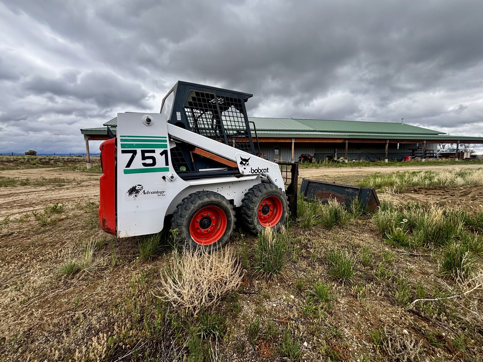 384 hrs! Bobcat 751 skid steer w bucket and forks