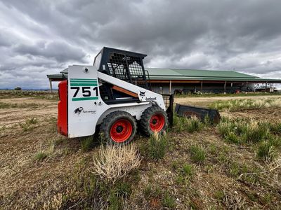 384 hrs! Bobcat 751 skid steer w bucket and forks