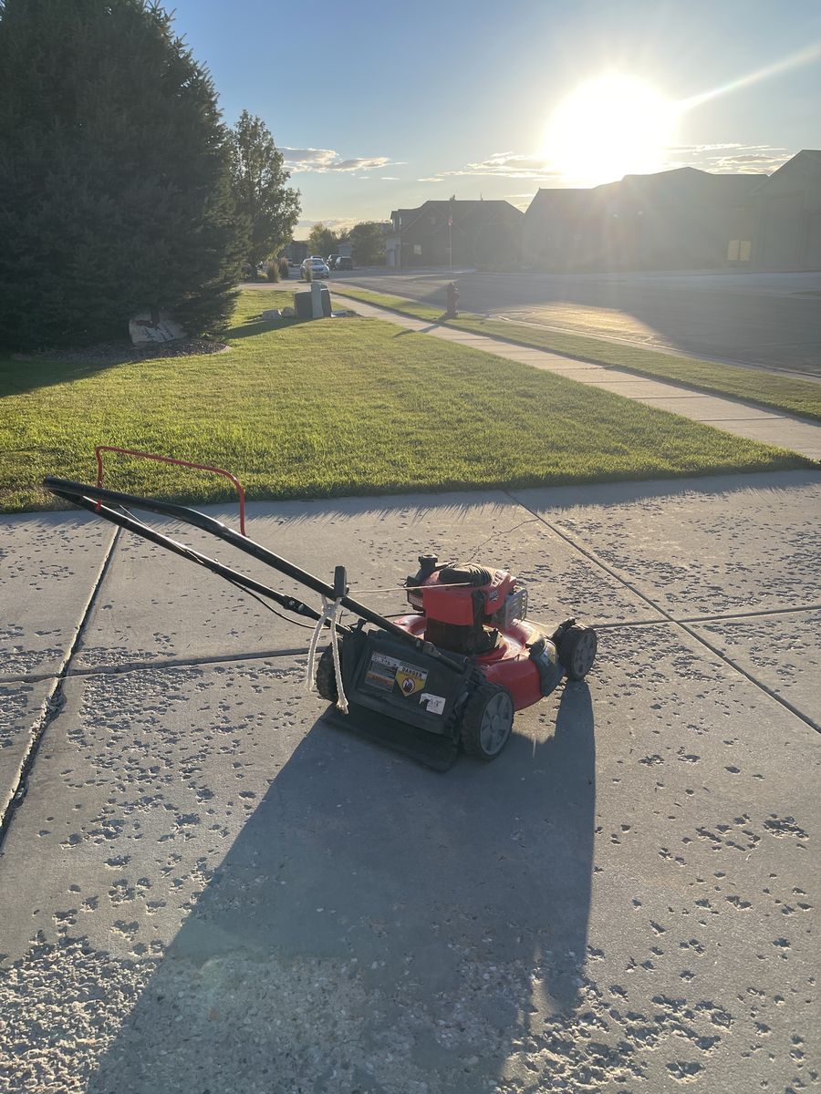 Craftsman 140cc Red Push Lawn Mower - Runs Well, Starts First Pull, Ready to Mow