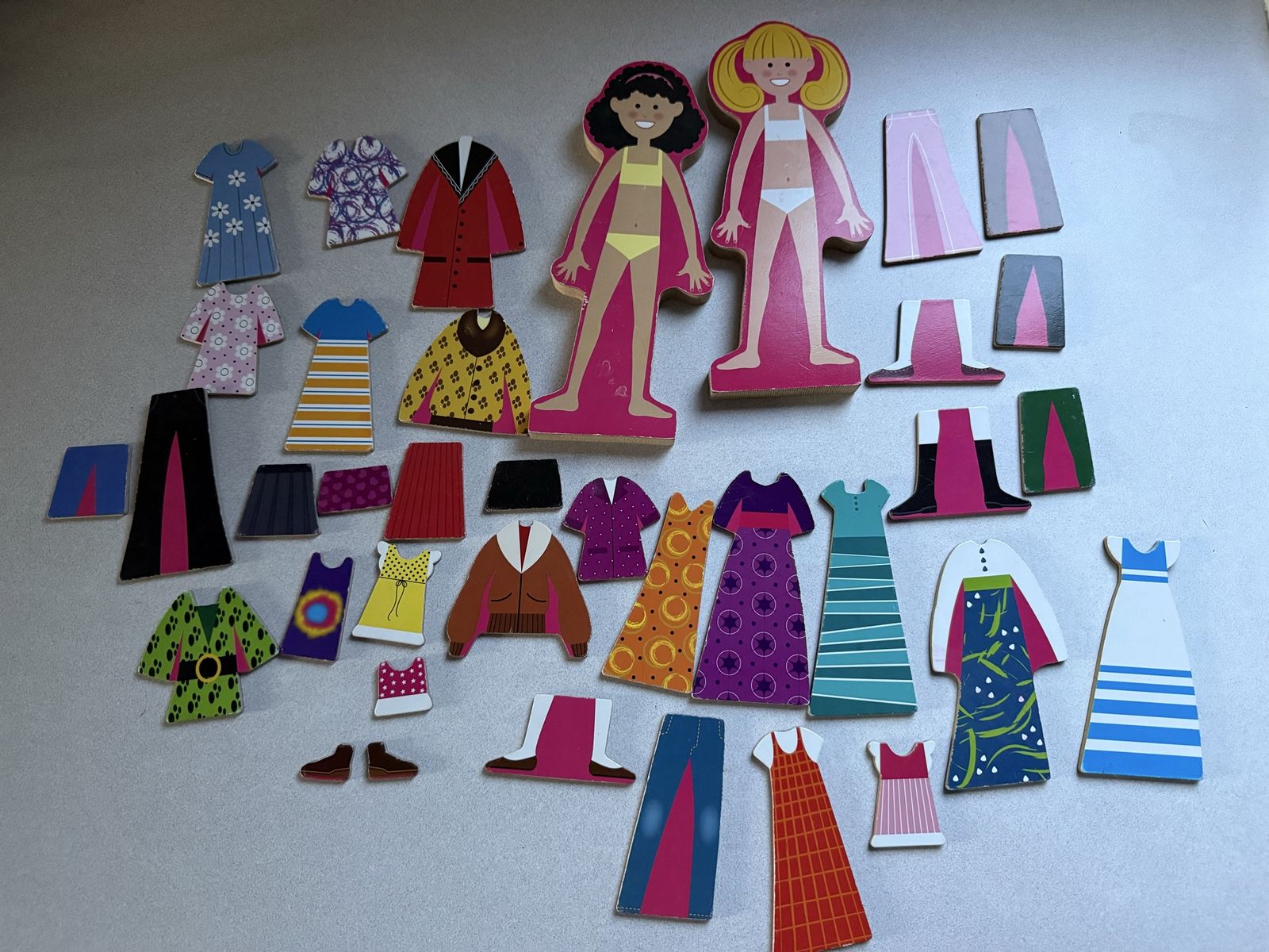 Magnetic paper dolls set of 2