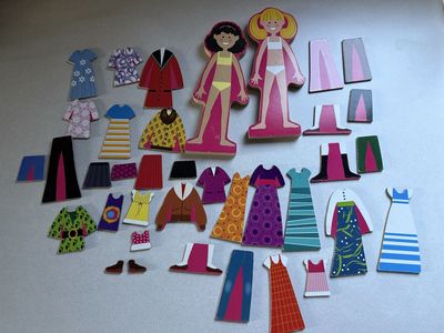 Magnetic paper dolls set of 2