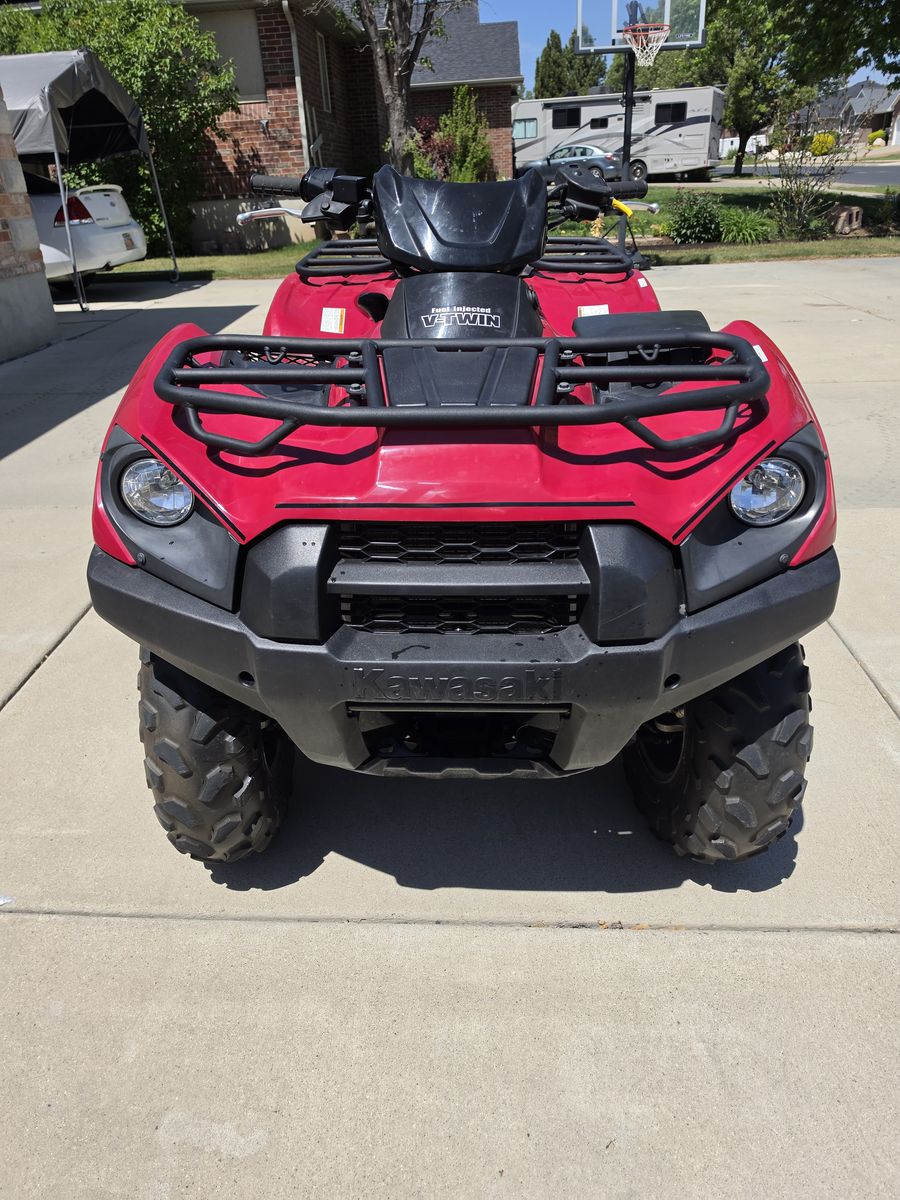2012 Kawasaki brute force 750 ony 600 miles!