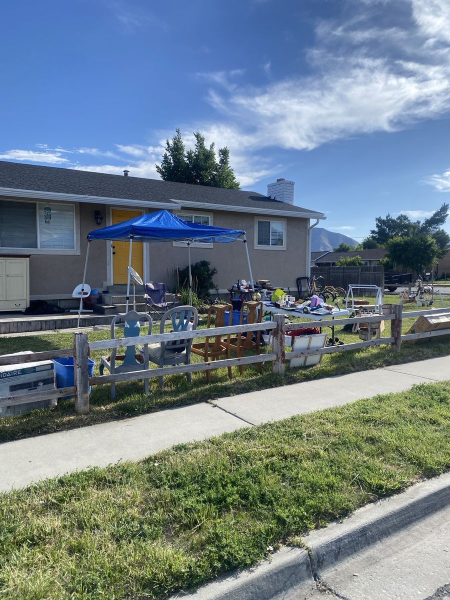 Moving sale
