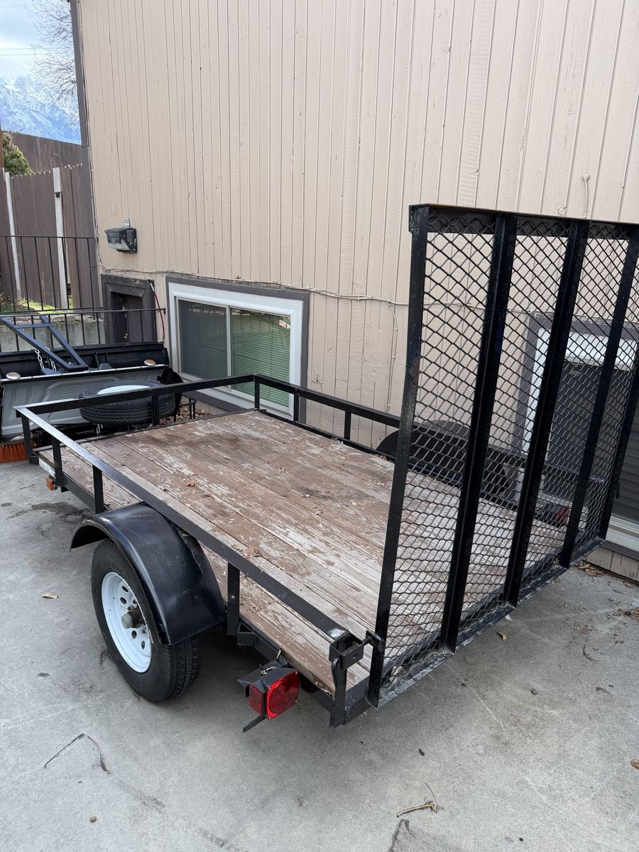 Carry-On Trailer Carry-On 5-ft x 8-ft with spare tire