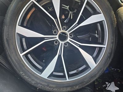 20" Alloy Wheels with Pirelli Scorpion Zero All Season Tires (255/40 R20 101H)