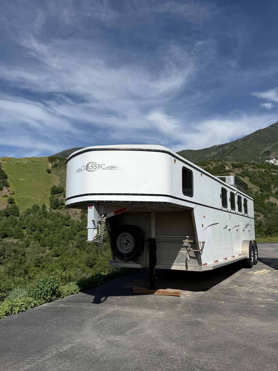 2007 Classic 4 Horse trailer
