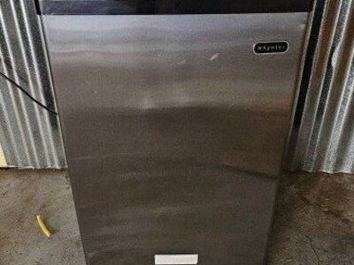 Compact upright freezer