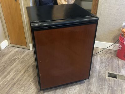 U-Line NON-WORKING Model 75R Compact Undercounter Refrigerator/Freezer - 6.0 cu. ft. Capacity