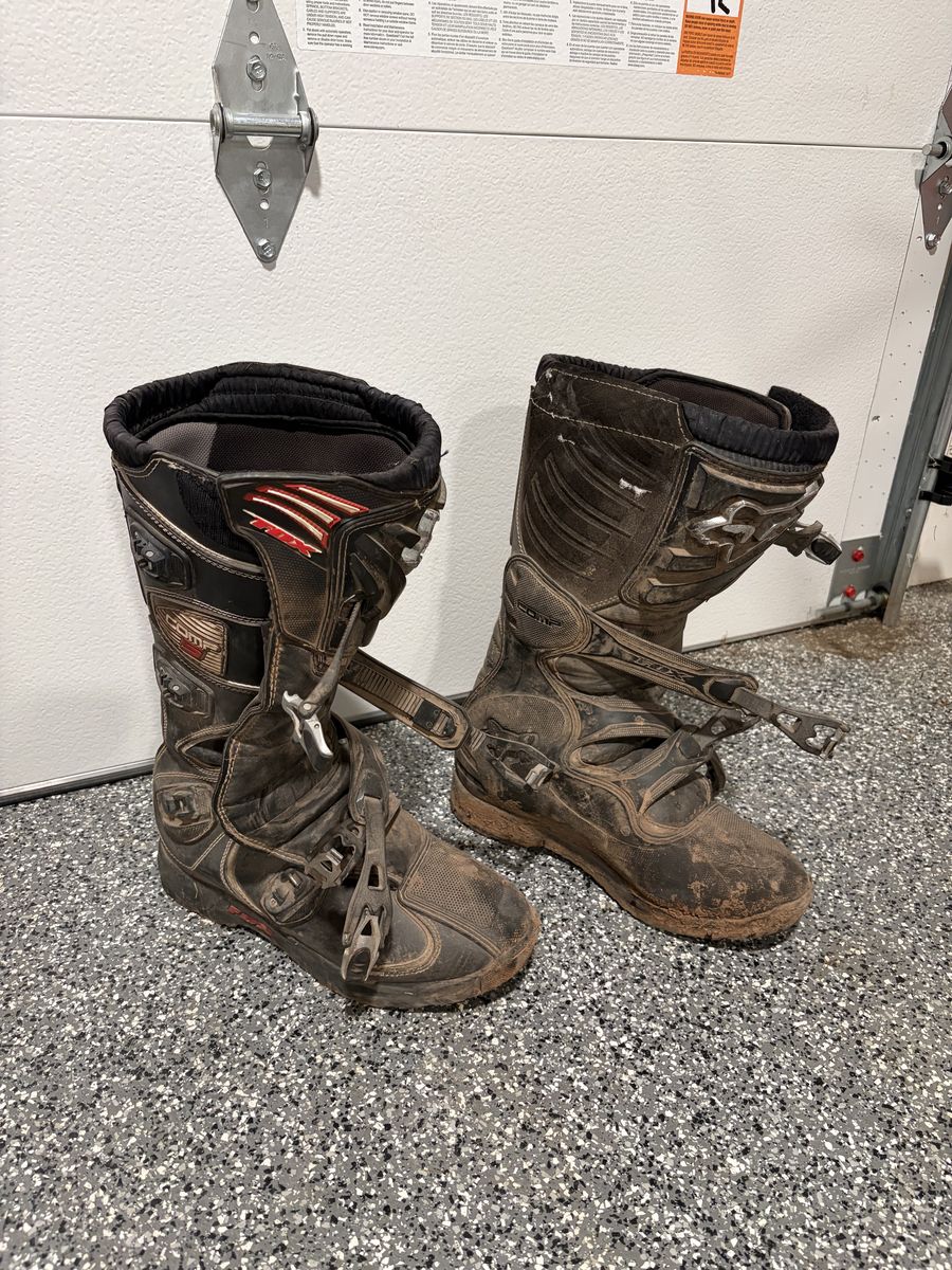 Dirt bike boots
