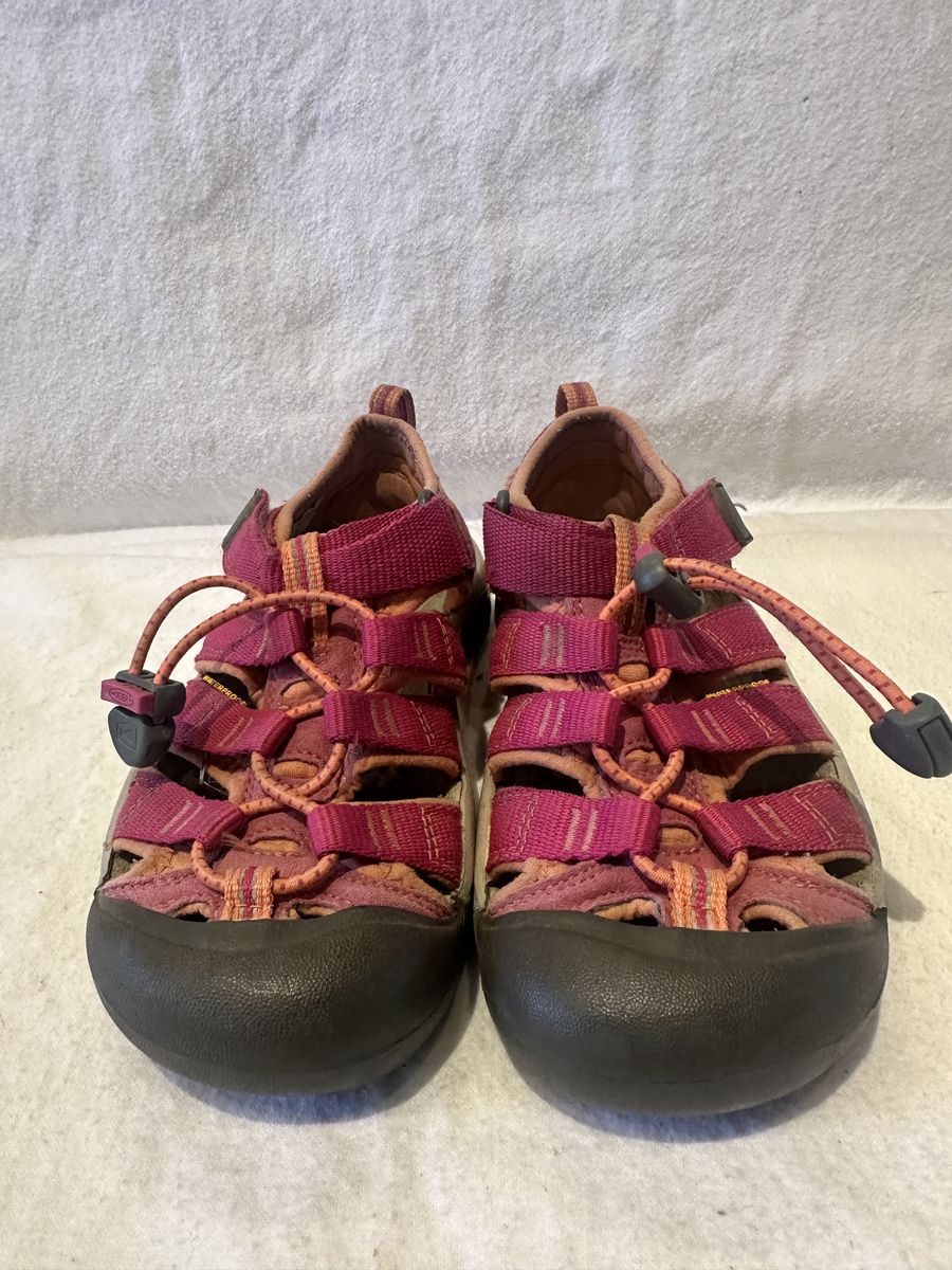 Keen Youth Size 1 hot Pink Wtrprf Hiking Sandals