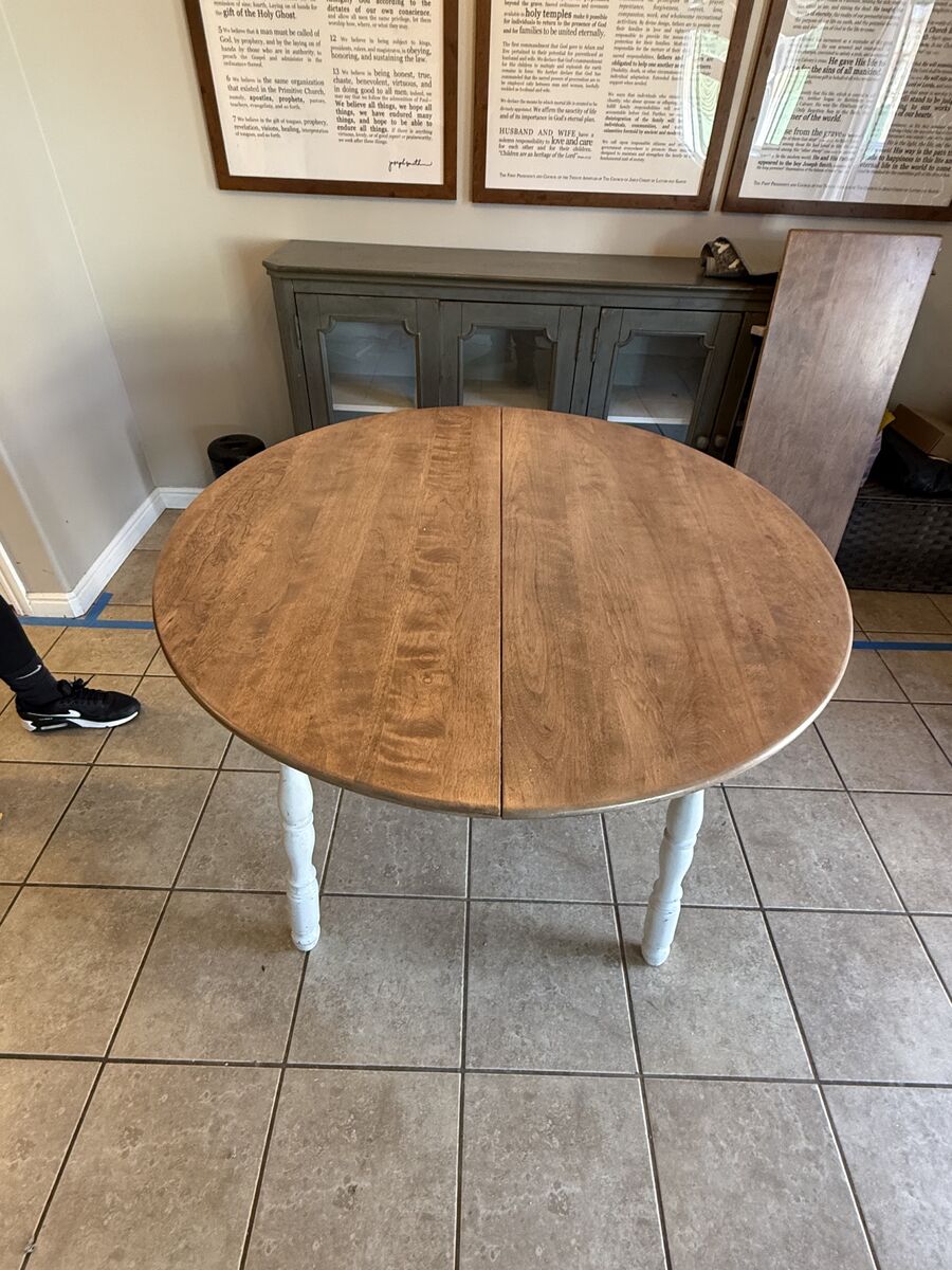 Solid Wood Vintage Round Dining Table w/ Leaf – Farmhouse Style