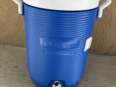 *Like New* Rubbermaid 3-Gallon Jug