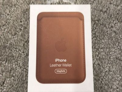 Apple iPhone Leather Wallet with MagSafe - Brown (New)