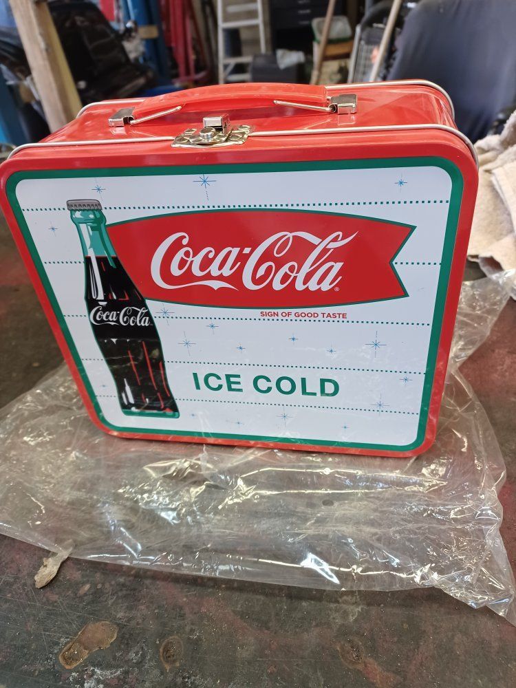 Coca cola kids lunch box. never used about 25 years old