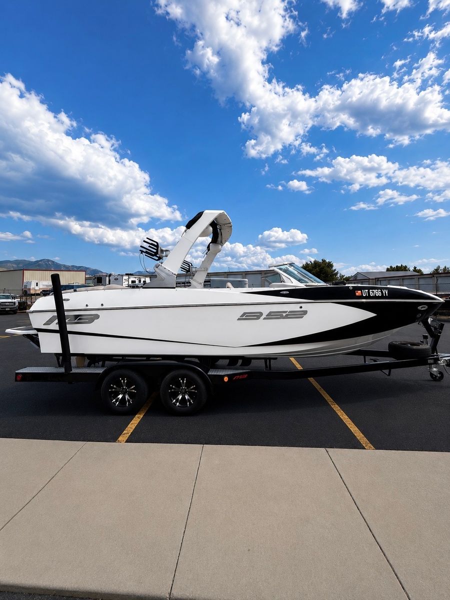 2018 MB B52 23’