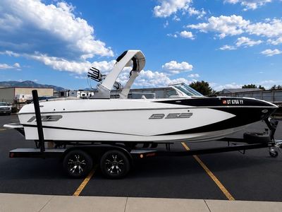 2018 MB B52 23’