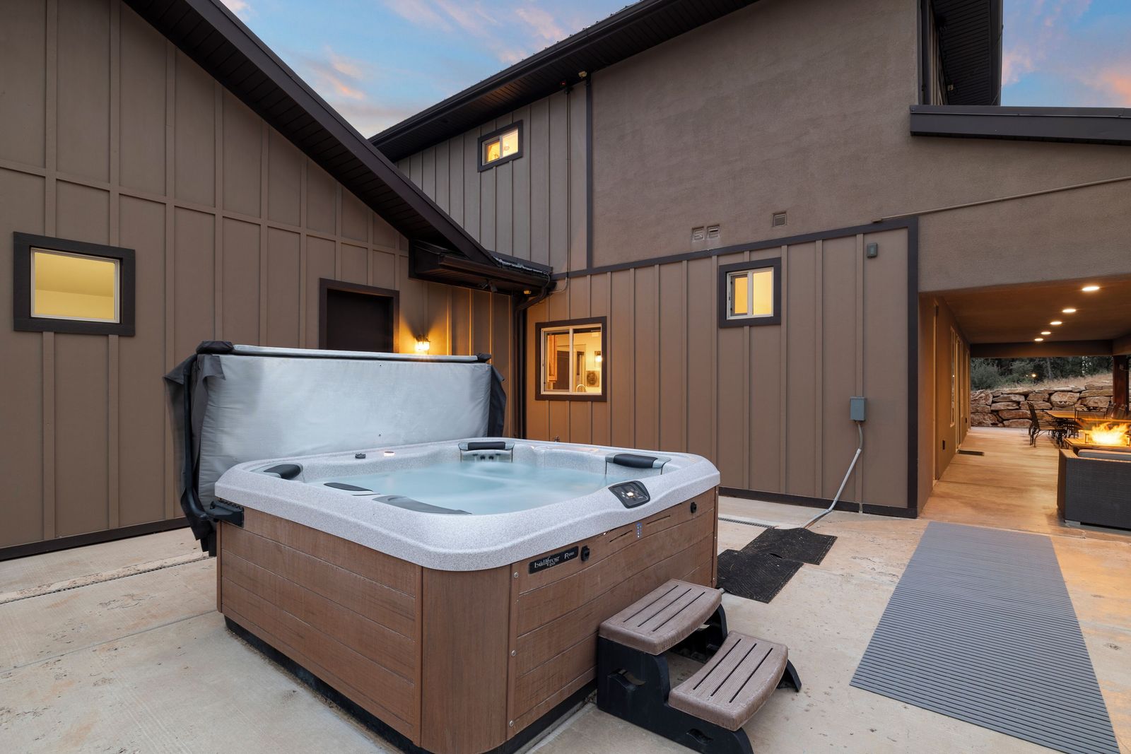 Bullfrog R7L Hot Tub Spa – Fully Working – Cover & Steps Included – $2,900 OBO