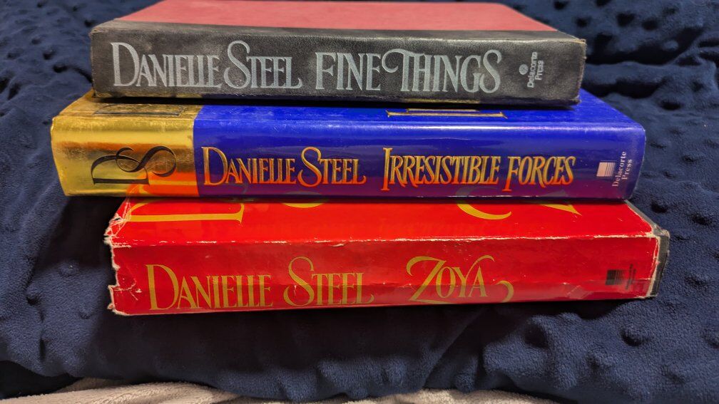 *"Danielle Steel Books