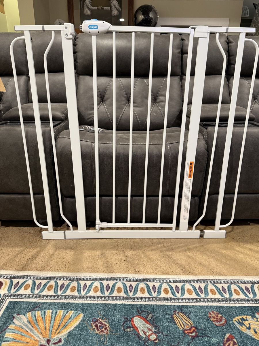 Baby Gate w/ wall protectors- two extensions