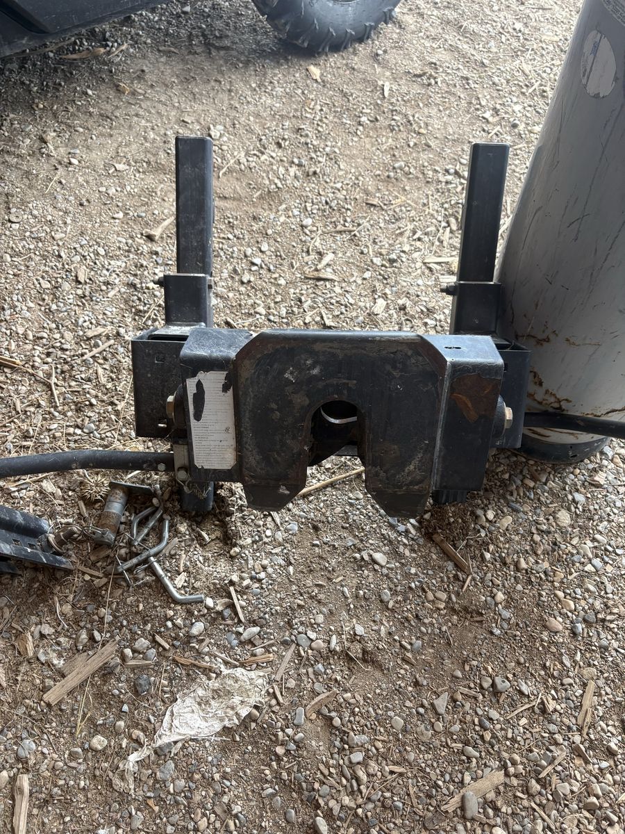 Husky Adjust Fifth Wheel Hitch