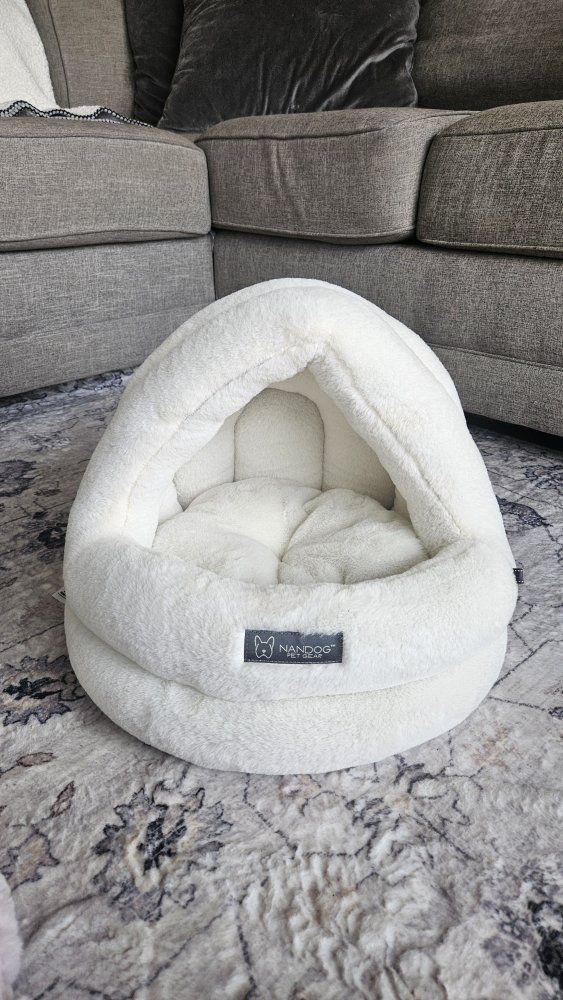 Nandog Covered Cat Bed / Pet Cave