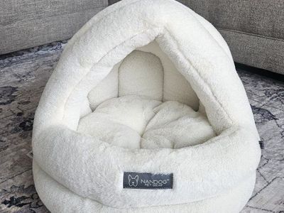 Nandog Covered Cat Bed / Pet Cave