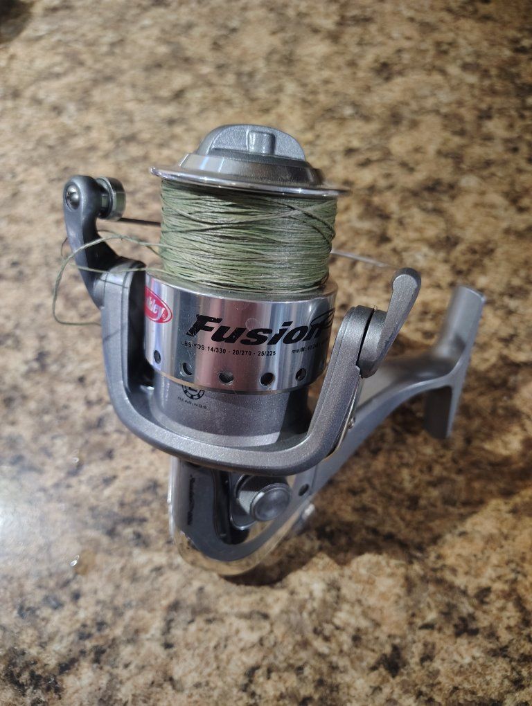 Fusion 2000 Spinning Reel - Fishing Reel with Line