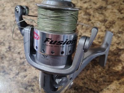Fusion 2000 Spinning Reel - Fishing Reel with Line
