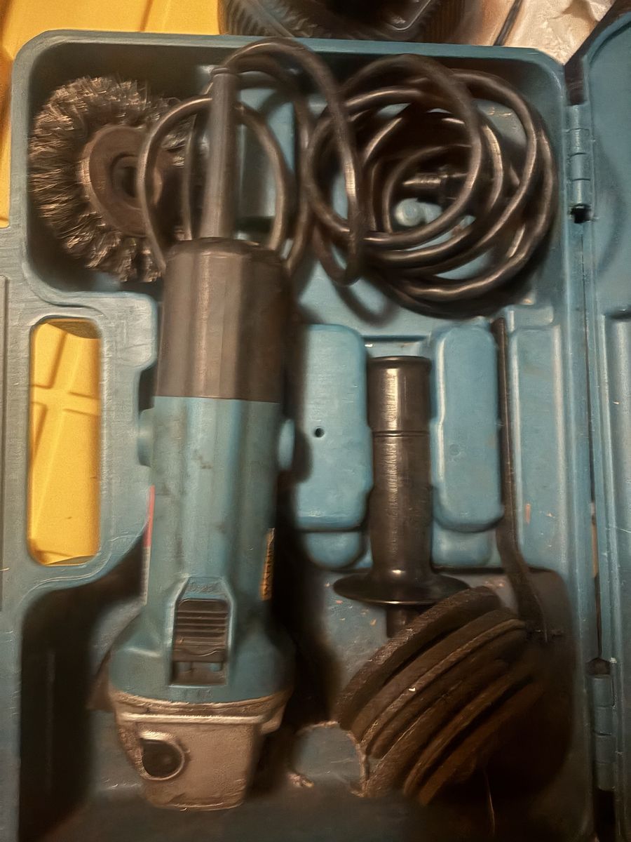 Makita 4in angle grinder