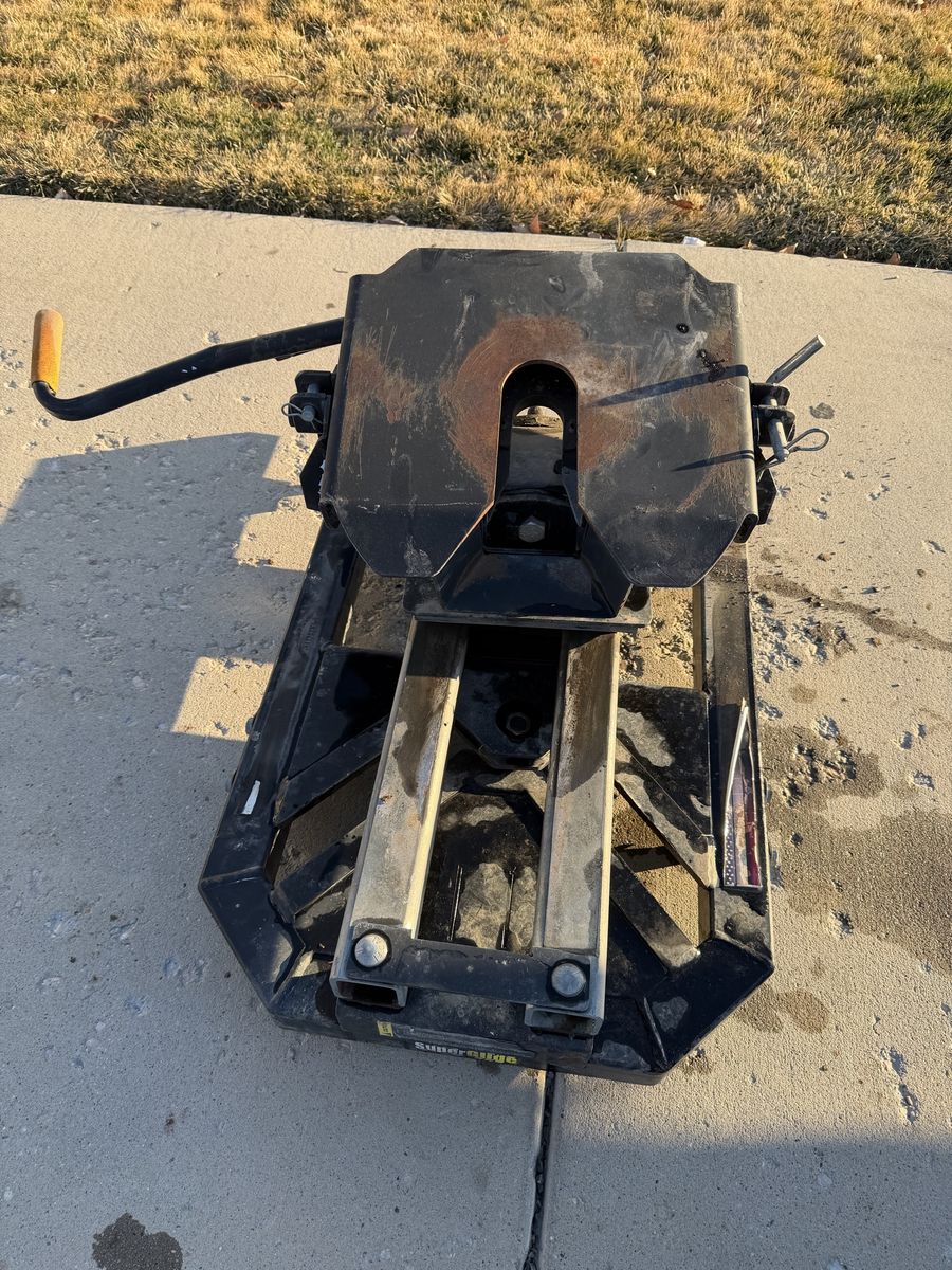 Super glide 5th wheel hitch